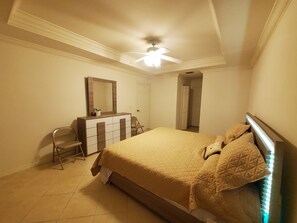 5 bedrooms, iron/ironing board, WiFi, bed sheets