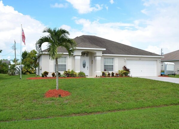 Exterior - **** Not Available **** Comfortable 5/2 house (Port St. Lucie)