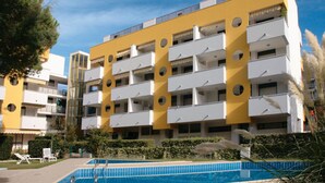 Departamento, 1 habitación, balcón | Alberca