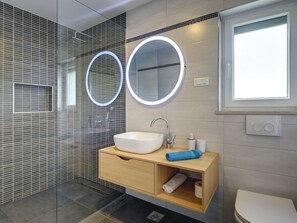 Bathroom - Villa Mauri - Medulin - Large Garden, Very Quiet Location (Medulin)