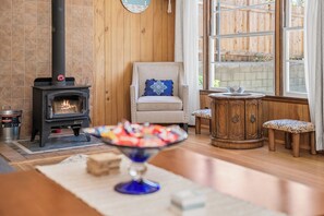Living area - Big Bear Bungalow (Big Bear Lake)
