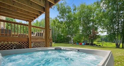 Lakefront Home: Hot Tub, Kayaks, Firepit & Pets Ok