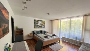 1 室のベッドルーム、旅行用ベビーベッド、WiFi (無料)、ベッドシーツ