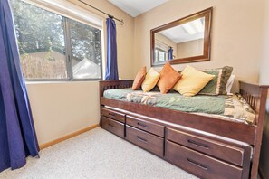 Basic Cabin | 5 bedrooms, free WiFi - Mount Bearadise (Big Bear City)