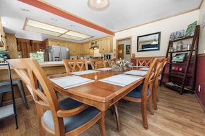 Perusmökki | Ruokailu omassa huoneessa