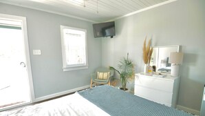 Iron/ironing board, WiFi, bed sheets - Queen Room | 8 | No Pets (Buxton)
