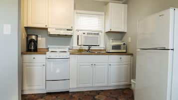 Fridge, microwave, oven, coffee/tea maker