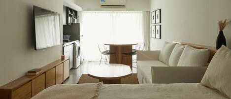 Studio | In-room safe, iron/ironing board, free WiFi