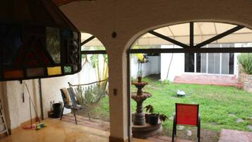 Dormitorio compartido, 1 habitación, patio | Áreas de la propiedad