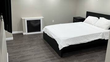 3 bedrooms, desk, iron/ironing board, free WiFi