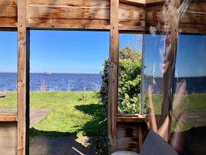 Stuga - 2 sovrum - uteplats - utsikt mot trädgården | Interiör