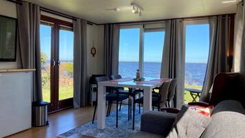 Chalet, 2 Bedrooms, Patio, Garden View | Living room
