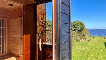 Chalet, 2 Bedrooms, Patio, Garden View | Property grounds