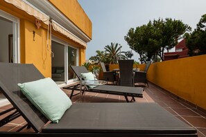 Outdoor dining - Apartment, close to beaches, restaurants and supermarkets, in Elviria (Marbella)