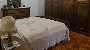 ์ํํธ, ์นจ์ค 2๊ฐ, ํก์ฐ, ๋ฐ์ฝ๋ | 2 ๊ฐ์ ์นจ์ค