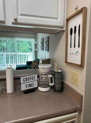 Chic 2 Bed Apartment: Patio Oasis & Workspace! 