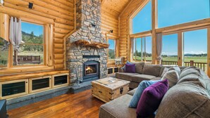 Living area - Coyote Flat  (Big Bear Lake)