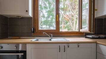 House, 4 Bedrooms, Balcony | Interior