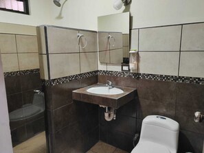 Chambre Simple Affaires | Salle de bain