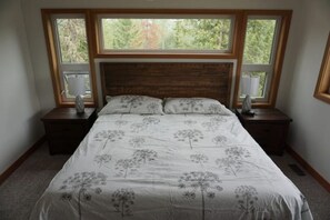 6 bedrooms, iron/ironing board, travel crib, free WiFi - Fernie Alpine Chalet (Fernie)
