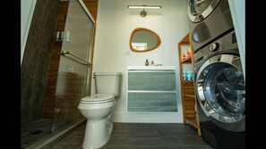 House, 3 Bedrooms, Accessible, Smoking | Bathroom - Maggie Home In Kendall - Pool And Tiki Bar (Miami)