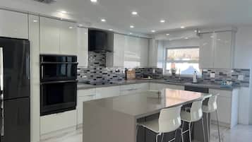 House, 3 Bedrooms, Accessible, Smoking | Interior