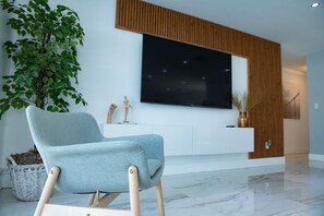 House, 3 Bedrooms, Accessible, Smoking | Room amenity - Maggie Home In Kendall - Pool And Tiki Bar (Miami)