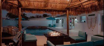 Maggie Home In Kendall - Pool And Tiki Bar