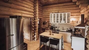 House, 2 Bedrooms, Patio, Garden View | Interior