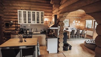 House, 2 Bedrooms, Patio, Garden View | Dining room