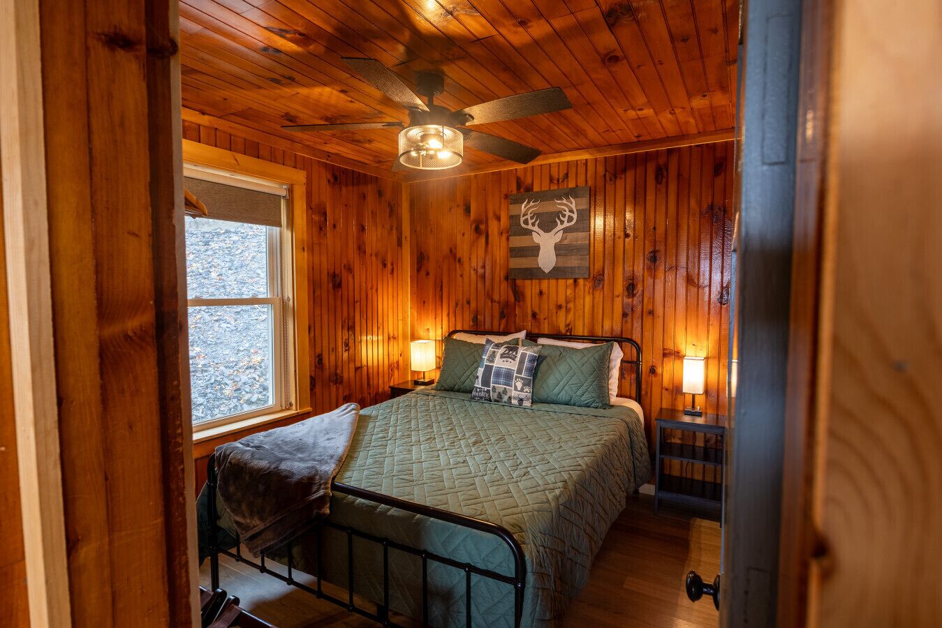 3 多间卧室、办公桌、熨斗/熨衣板、旅行婴儿床