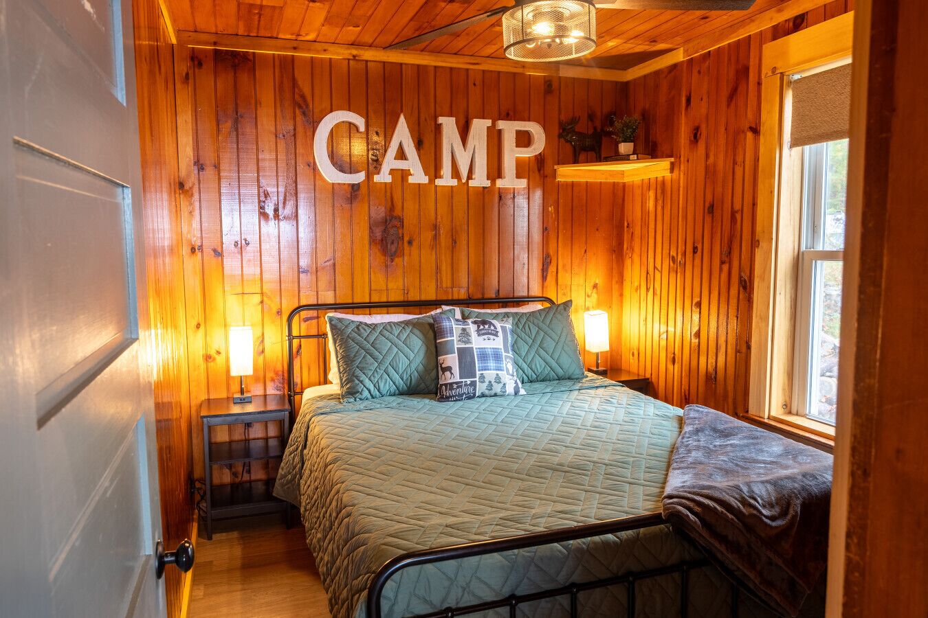 3 bedrooms, desk, iron/ironing board, travel crib