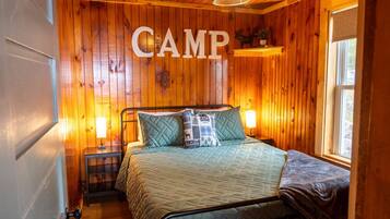 3 bedrooms, desk, iron/ironing board, travel crib