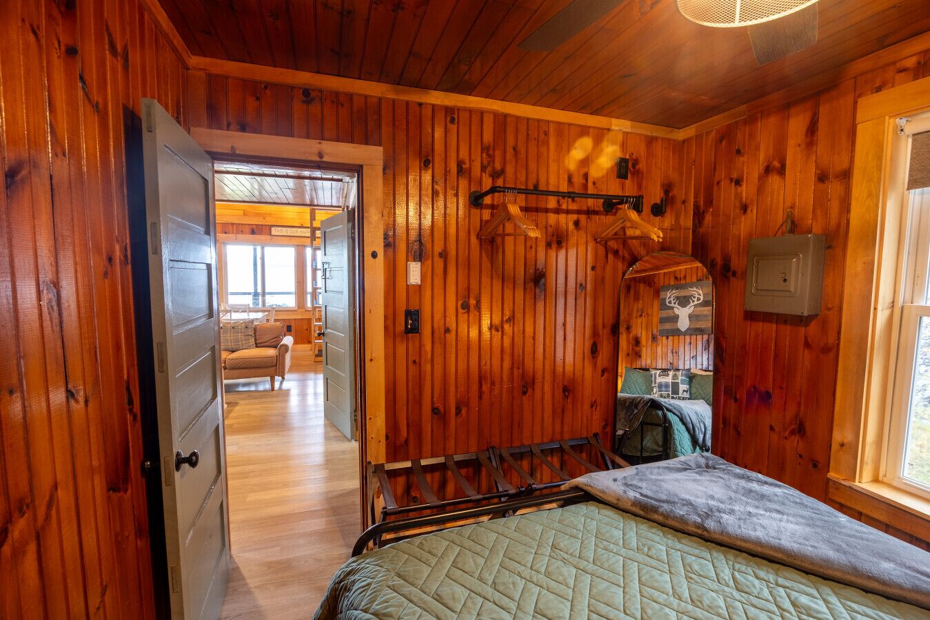 3 Schlafzimmer, Schreibtisch, Bügeleisen/Bügelbrett, Reisekinderbett