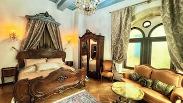 3 bedrooms, desk, iron/ironing board, travel crib