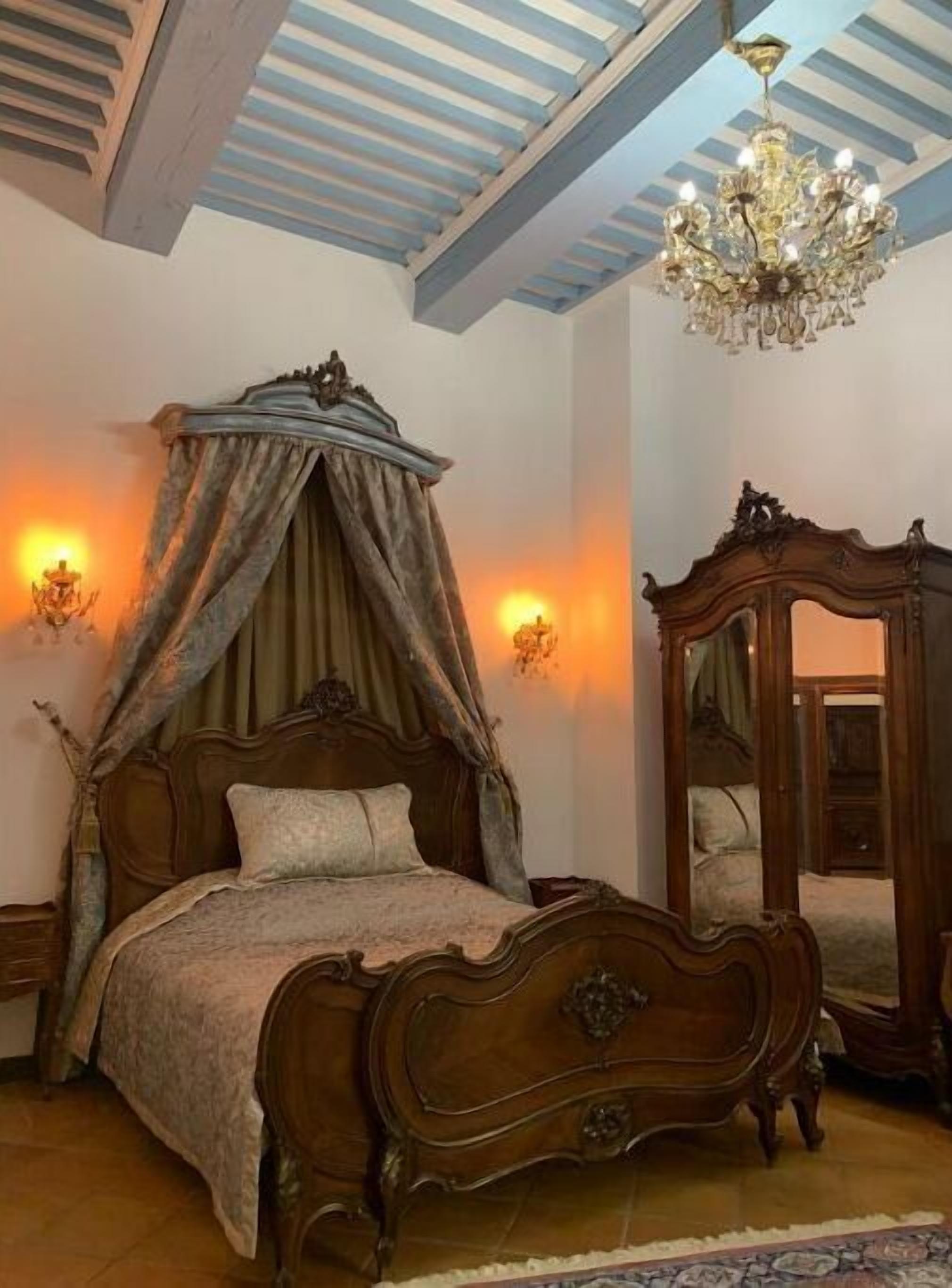 3 chambres, bureau, fer et planche à repasser, lit parapluie