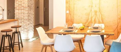 Apartment, 2 Schlafzimmer, Balkon, Gartenblick | Speisen