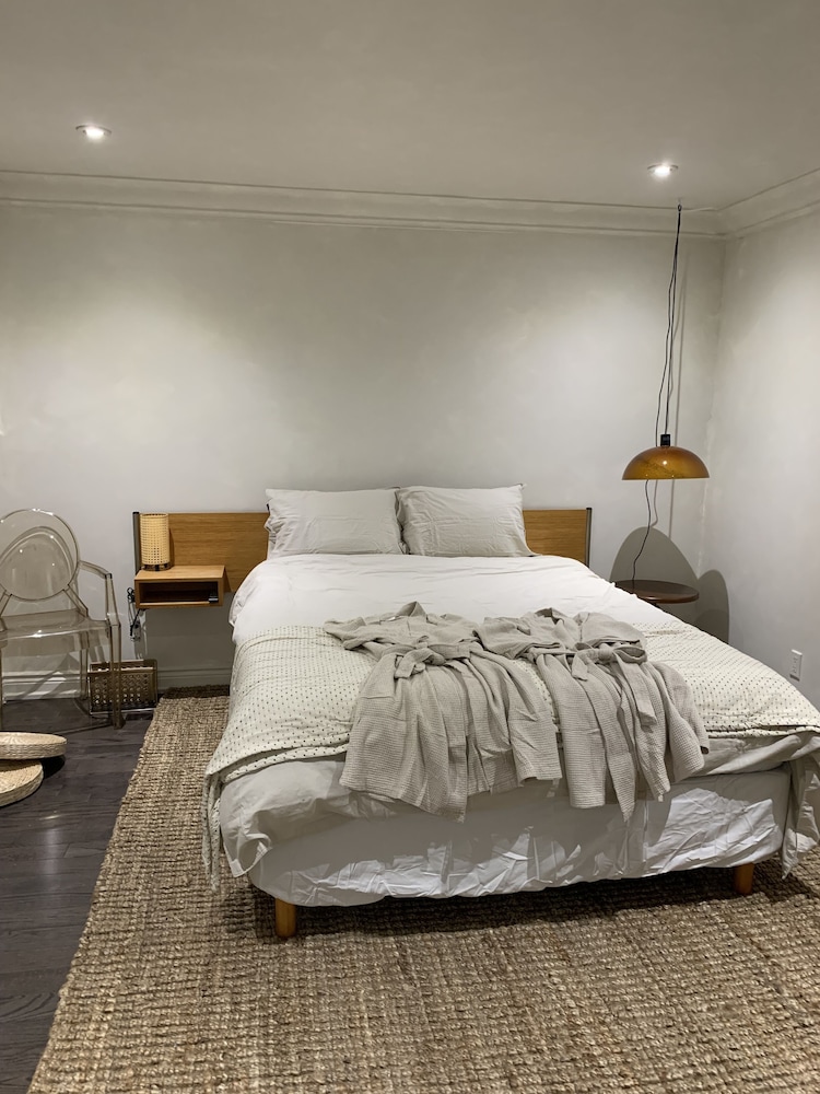 Entire Apartment in the Annex Toronto Vrbo