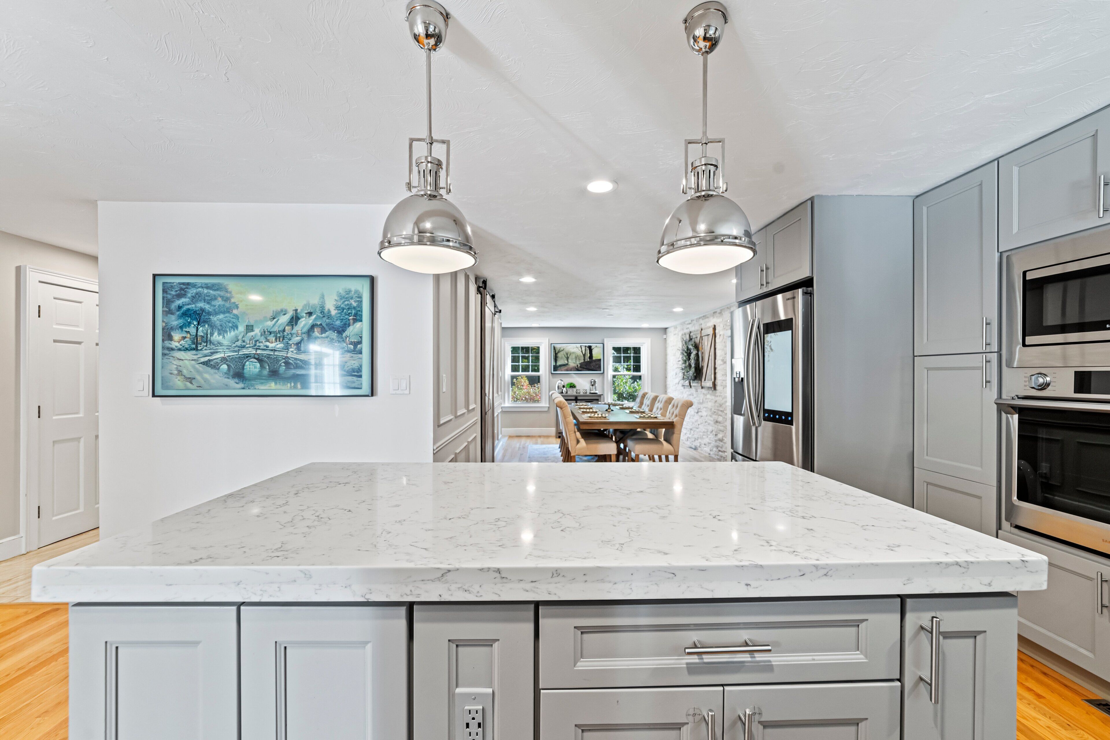 Refrigerador, microondas, horno y parrilla de estufa 