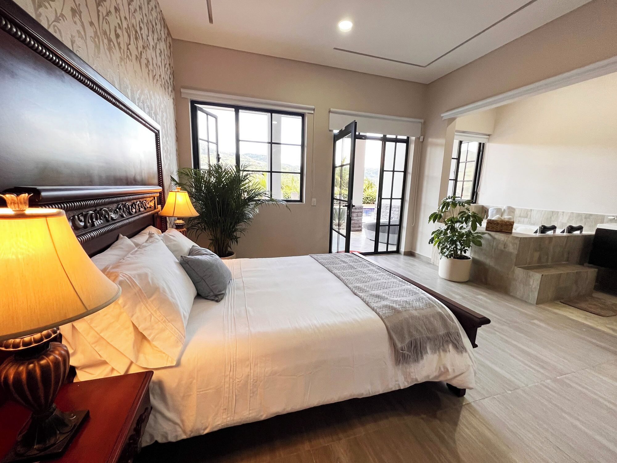Ropa de cama de alta calidad, wifi gratis y decoración personalizada 