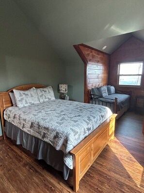 3 bedrooms, iron/ironing board, travel crib, free WiFi