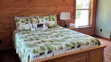 3 bedrooms, iron/ironing board, travel crib, free WiFi