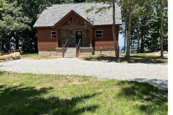 Cabin with parking and front yard