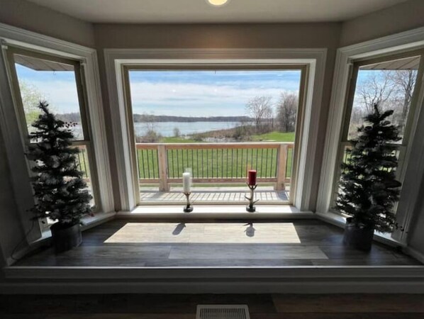 Interior - The Lake House (Marshall)