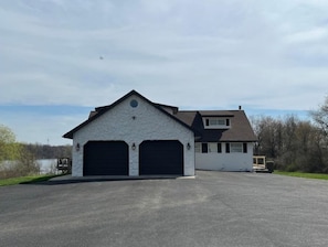 Exterior - The Lake House (Marshall)