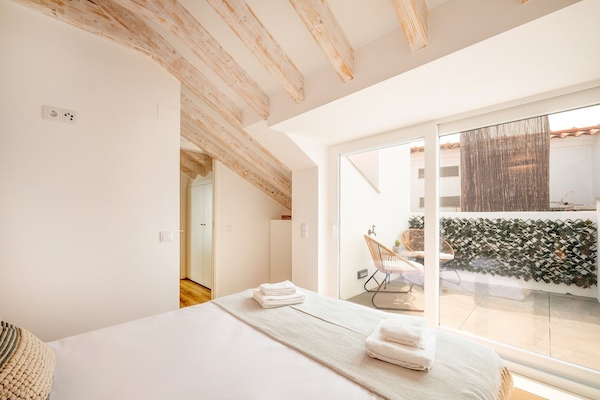 3 slaapkamers, een bureau, een strijkplank/strijkijzer, internet