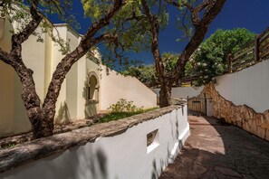 Apartment, 2 Schlafzimmer, Terrasse | Unterkunftsgelände