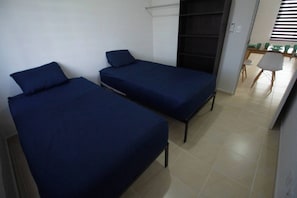 A room with two beds, a desk, and a chair. - Apartment With Pool In Playa Del Carmen (Playa del Carmen)