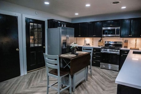 Fridge, microwave, oven, stovetop. LET D'S COZY COTTAGE #2 PROVIDE YOU A COMFORTABLE STAY IN BIG SPRING, TEXAS!!!