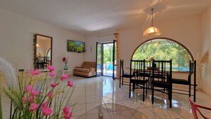 Maison, 3 chambres, balcon, vue jardin | Restauration